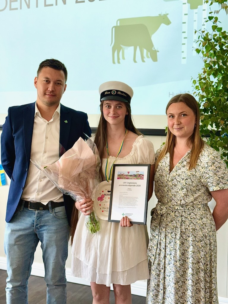 Sebastian Mångs, vice ordförande, Lisa Richter, premieelevstipendiat och Annie Gradin, ordförande LRF Ungdomen Västernorrland