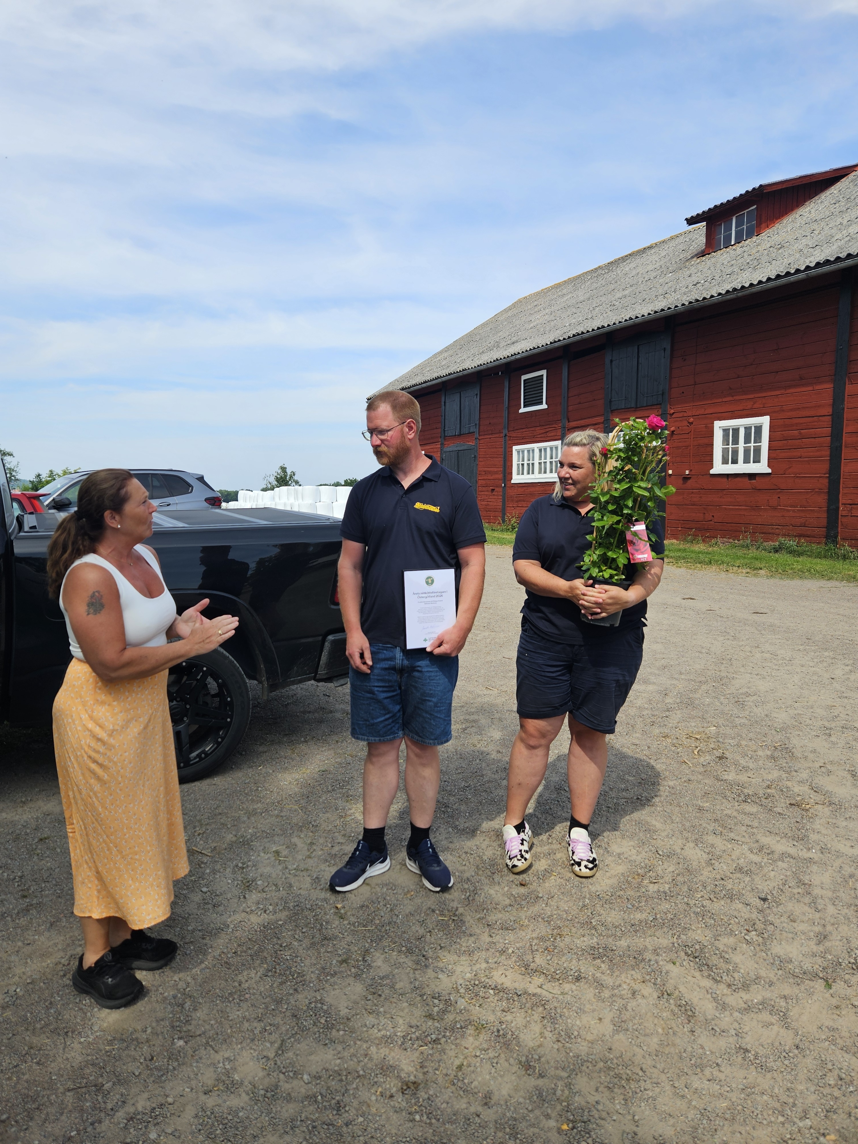 Prisutdelning till Årets nötköttsföretagare i Östergötland 2026. Fredrik Simonsson och Philippa Krantz, Räfstad Lantbruk, Rimforsa.