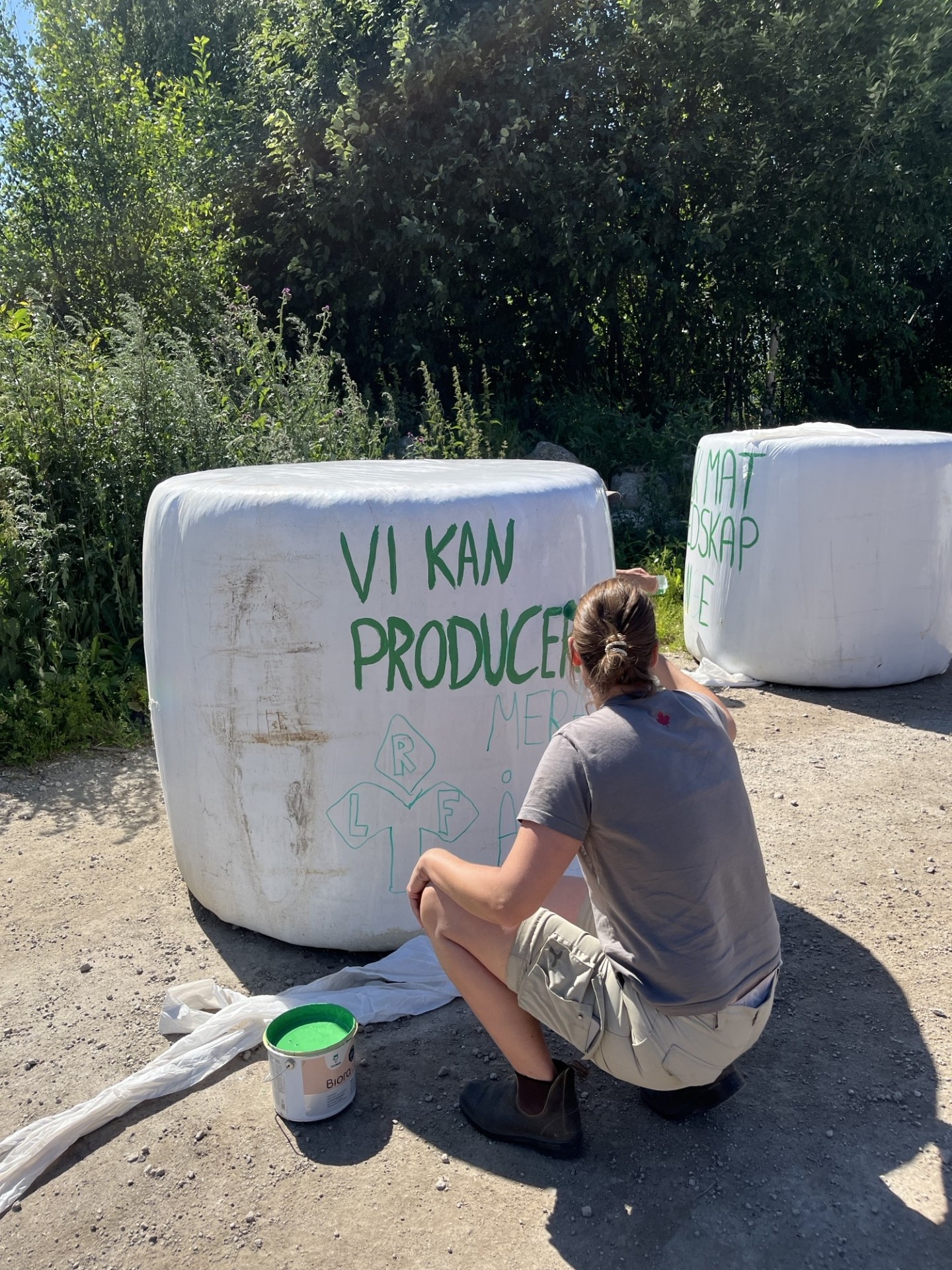 LRF Ånges budskap på höbalar