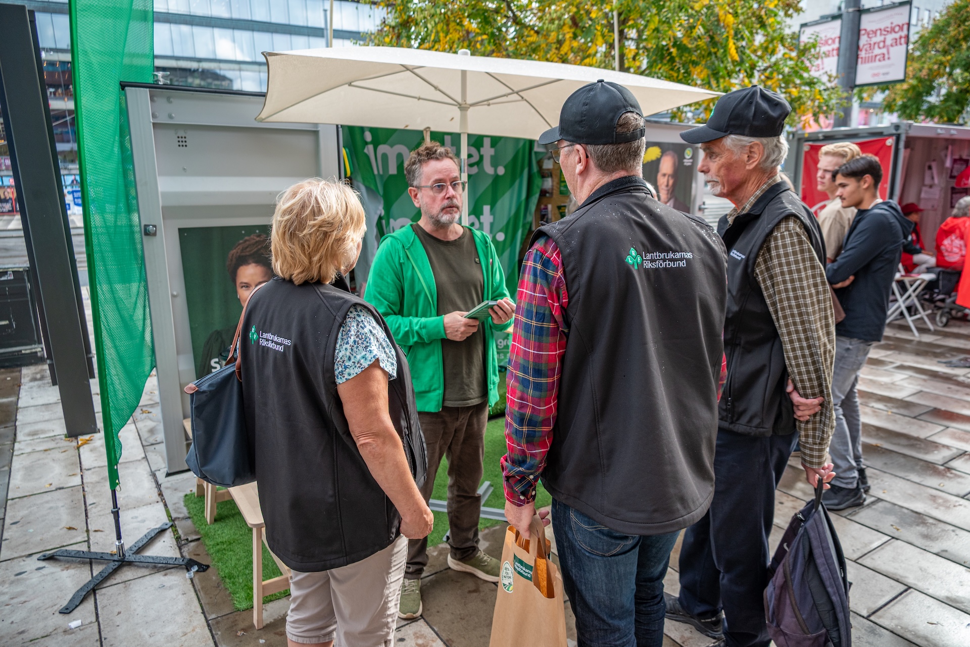 LRF delade ut Sveriges bästa matkasse vid valstugo