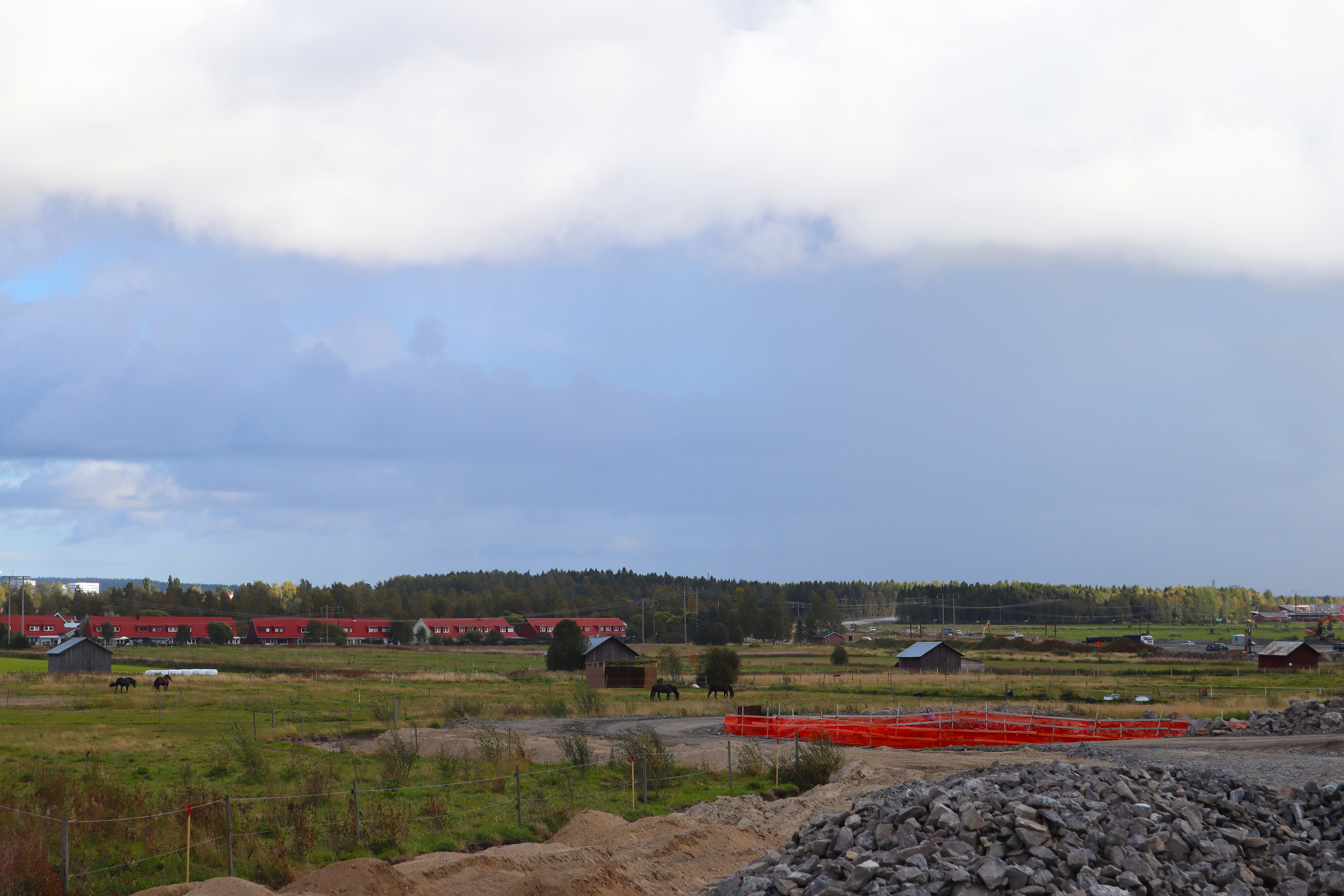 Vägbygge på åkermark i Umeå